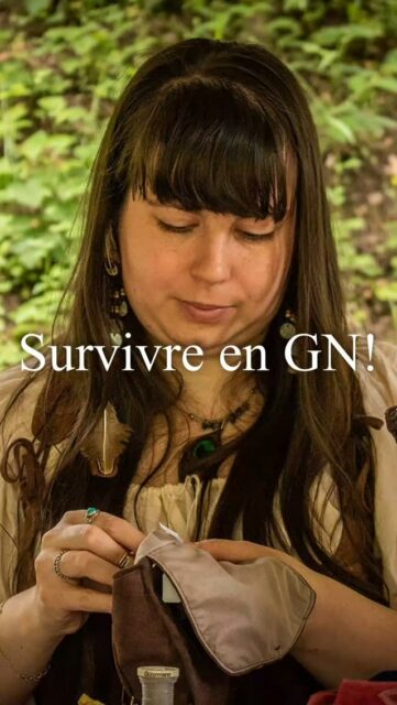 Malgré la date sur le calendrier, les risques d’insolation sont toujours là ! Voici quelques idées pour accessoiriser ton costume et limiter l’agression du soleil.#larpcostume #fantasycostume #larp #costume #handmadecostume