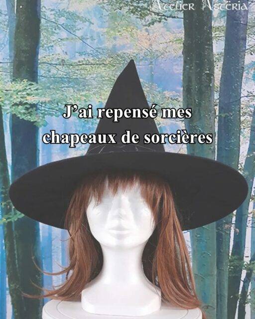 Il y a deux ans, j’ai commencé à faire des chapeaux de sorcière. J’avais pour ça touché à Pythagore et pi pour la première fois depuis le lycée 🤪😅 Je les aimais bien, tout en n’étant pas 100% satisfaite de rendu. J’ai récemment découvert du nouveau matériel (l’entoilage thermocollant et la corde à piano) qui m’a donné envie de faire un test d’utilisation avec mes chapeaux. Tout en restant souple, le cône se tient bien mieux et le fait que le bord reste droit va améliorer la vision. Que pensez-vous de cette évolution ?#larpcostume #halloweencostume #handmadecostume #witchhat #larp
