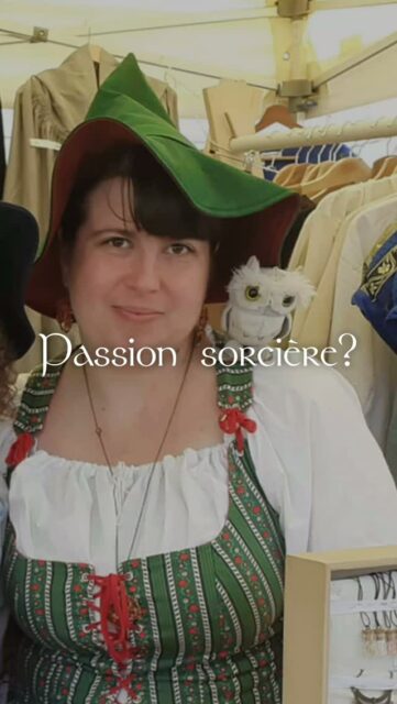 En mettant à jour mon site internet, je me suis rendue compte que j’avais plusieurs costumes de sorcières et mages que je pourrais vous présenter. Pour Halloween, en quoi préférez-vous vous costumer ?#larpcostume#fantasycostume #halloweencostume #handmadecostume #larp