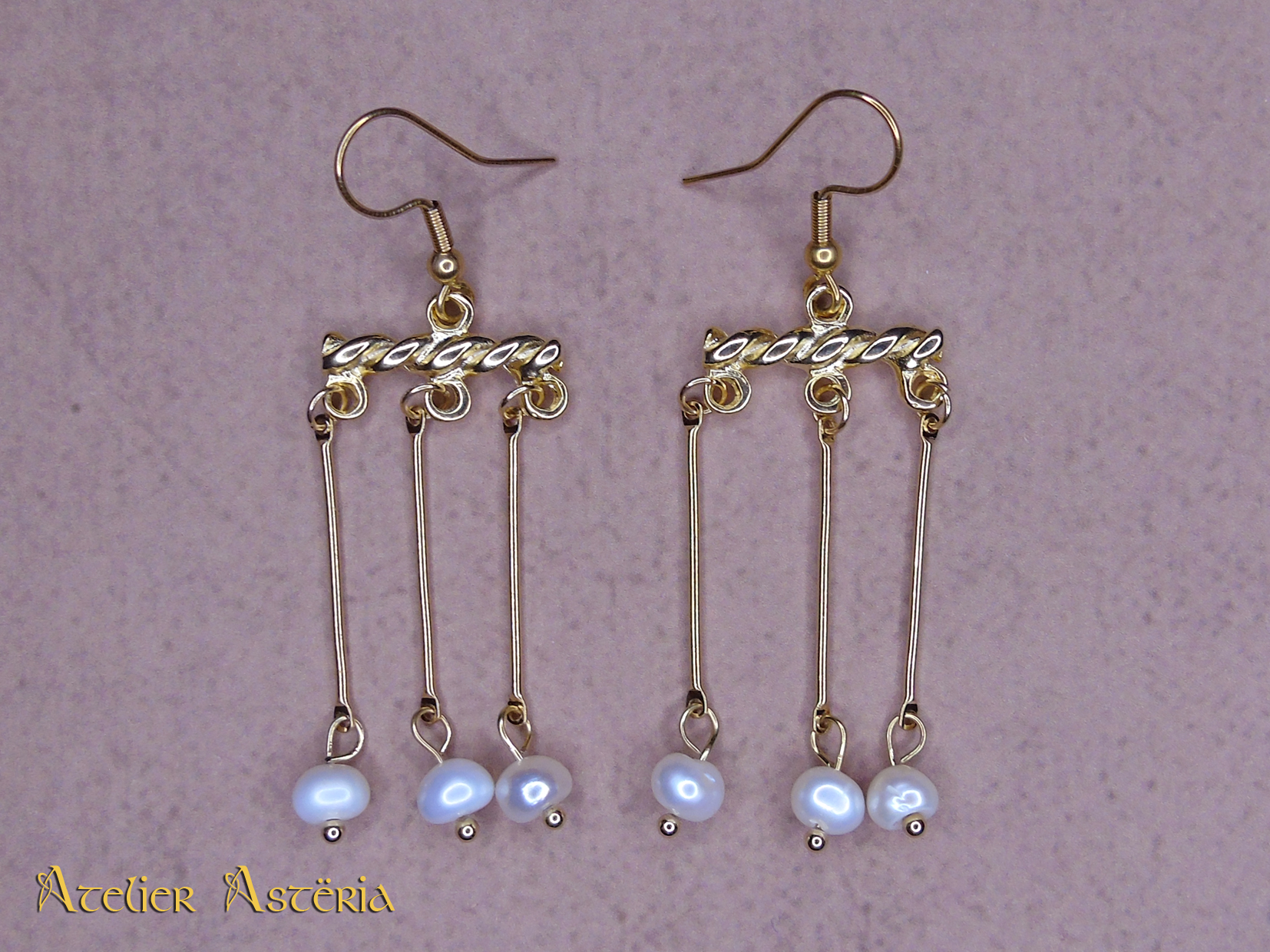 Amphitrite : boucles d’oreille en perles d’inspiration romaine