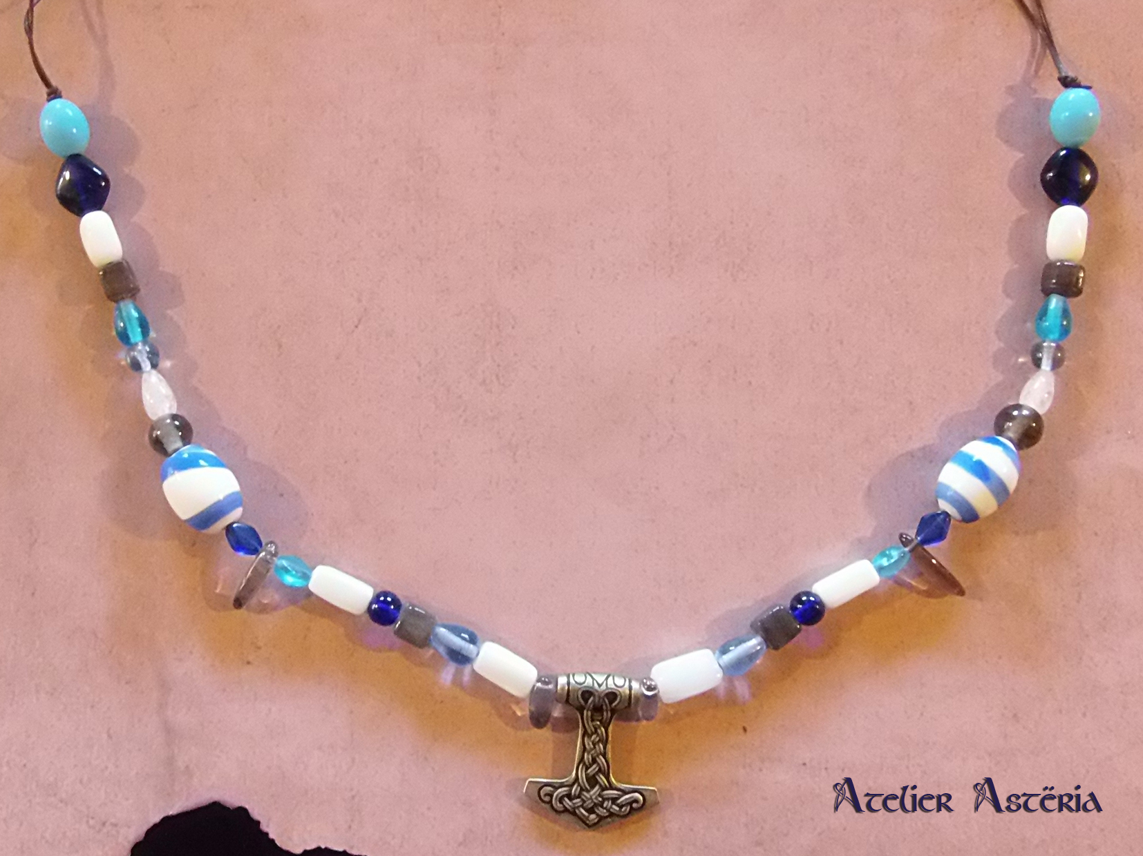 Collier viking : perles verre et gemmes – Image 3