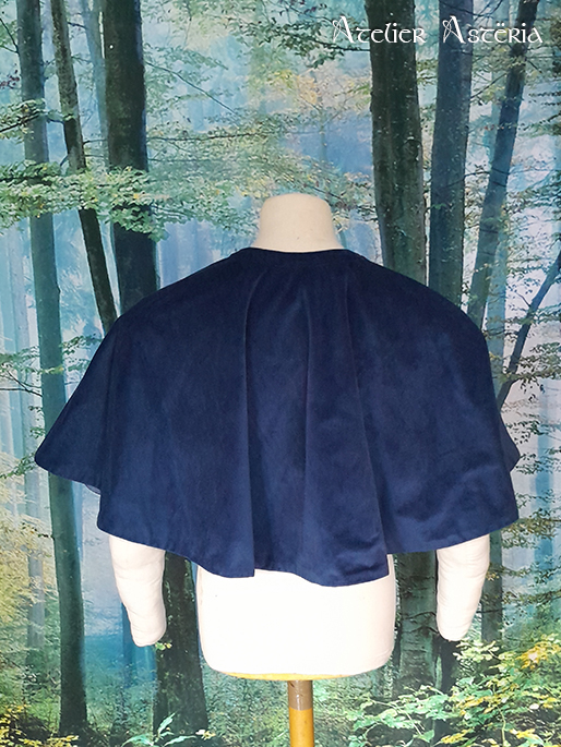 Rives oubliées : cape en velours et patchwork – Image 3