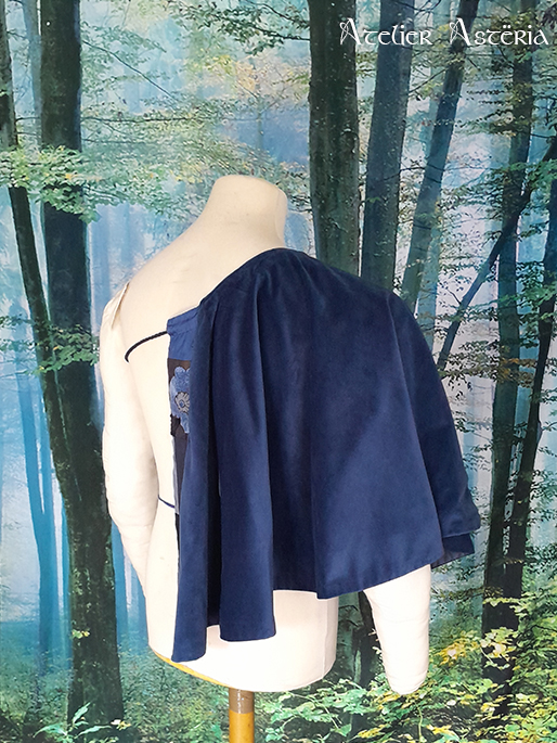 Rives oubliées : cape en velours et patchwork – Image 6
