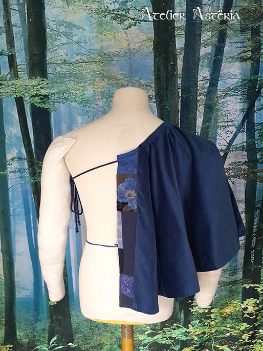 Rives oubliées : cape en velours et patchwork – Image 7