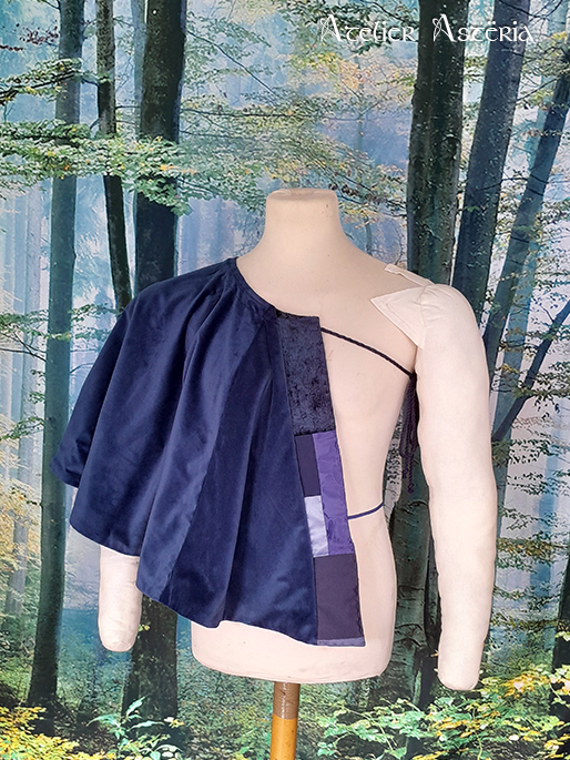 Rives oubliées : cape en velours et patchwork – Image 4